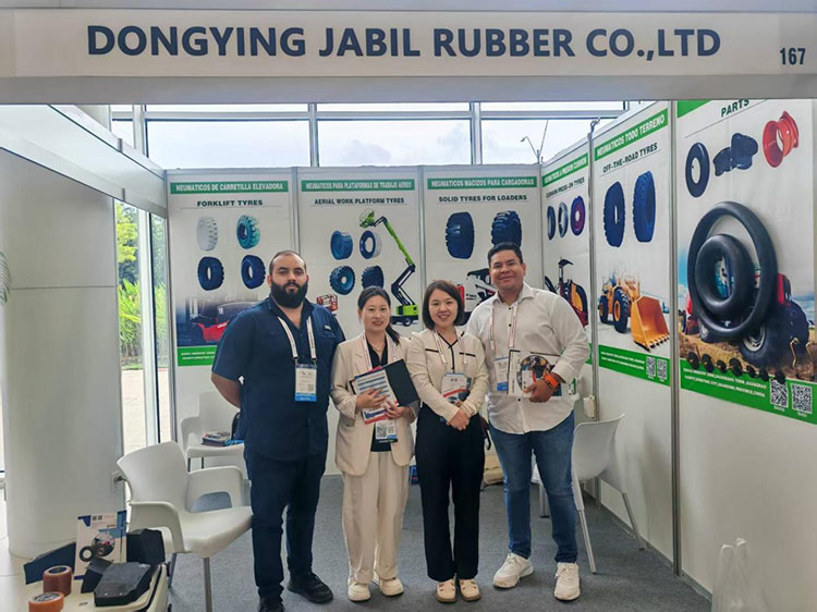 Τα ελαστικά Jabil λάμπουν στο 2025 Panama International Tire Expo, φτάνοντας σε προθέσεις στρατηγικής συνεργασίας με αγοραστές από πολλές χώρες Τα ελαστικά Jabil λάμπουν στο 2025 Panama International Tire Expo, φτάνοντας σε προθέσεις στρατηγικής συνεργασίας με αγοραστές από πολλές χώρες